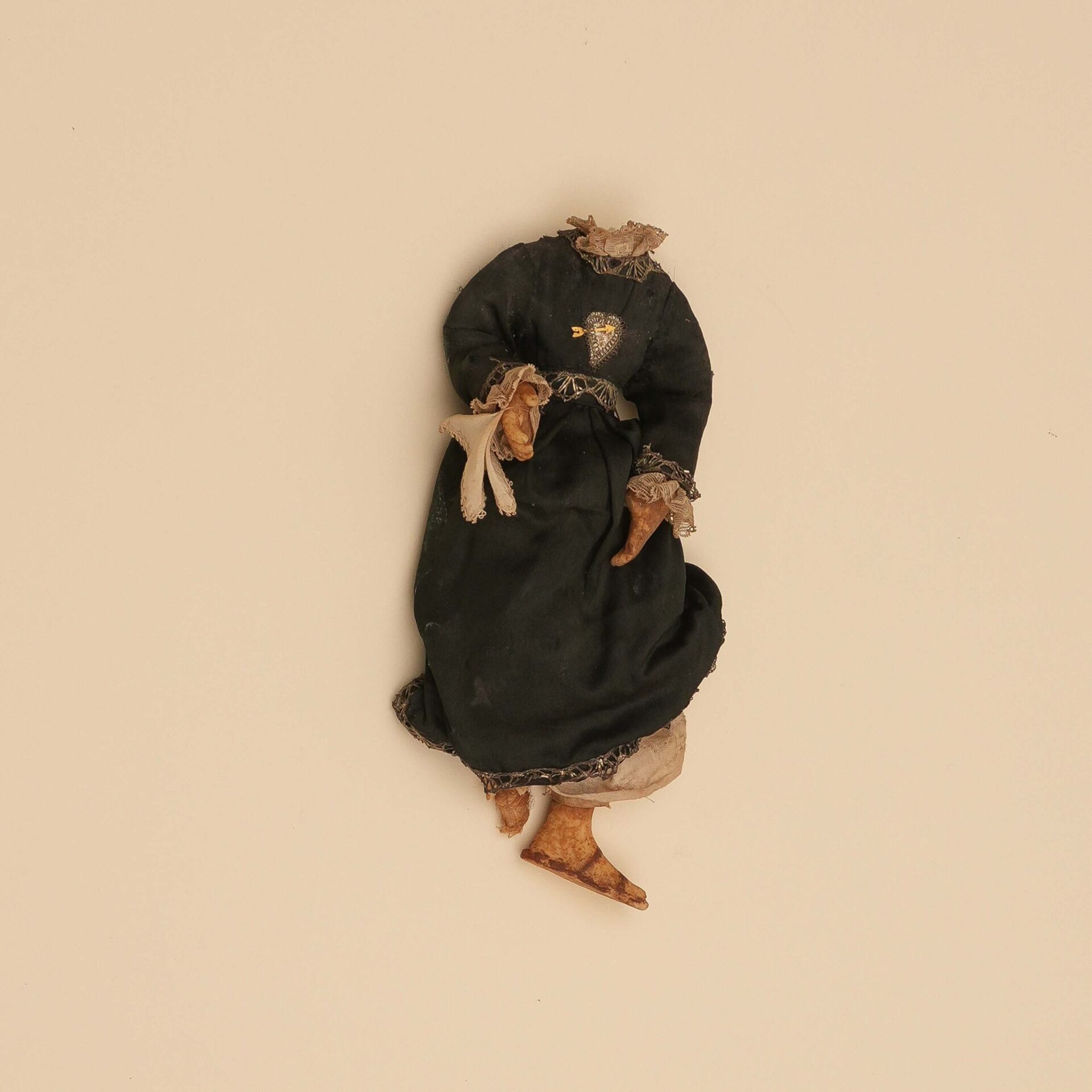 Bambola vestita da Volontario della Confraternita della Misericordia