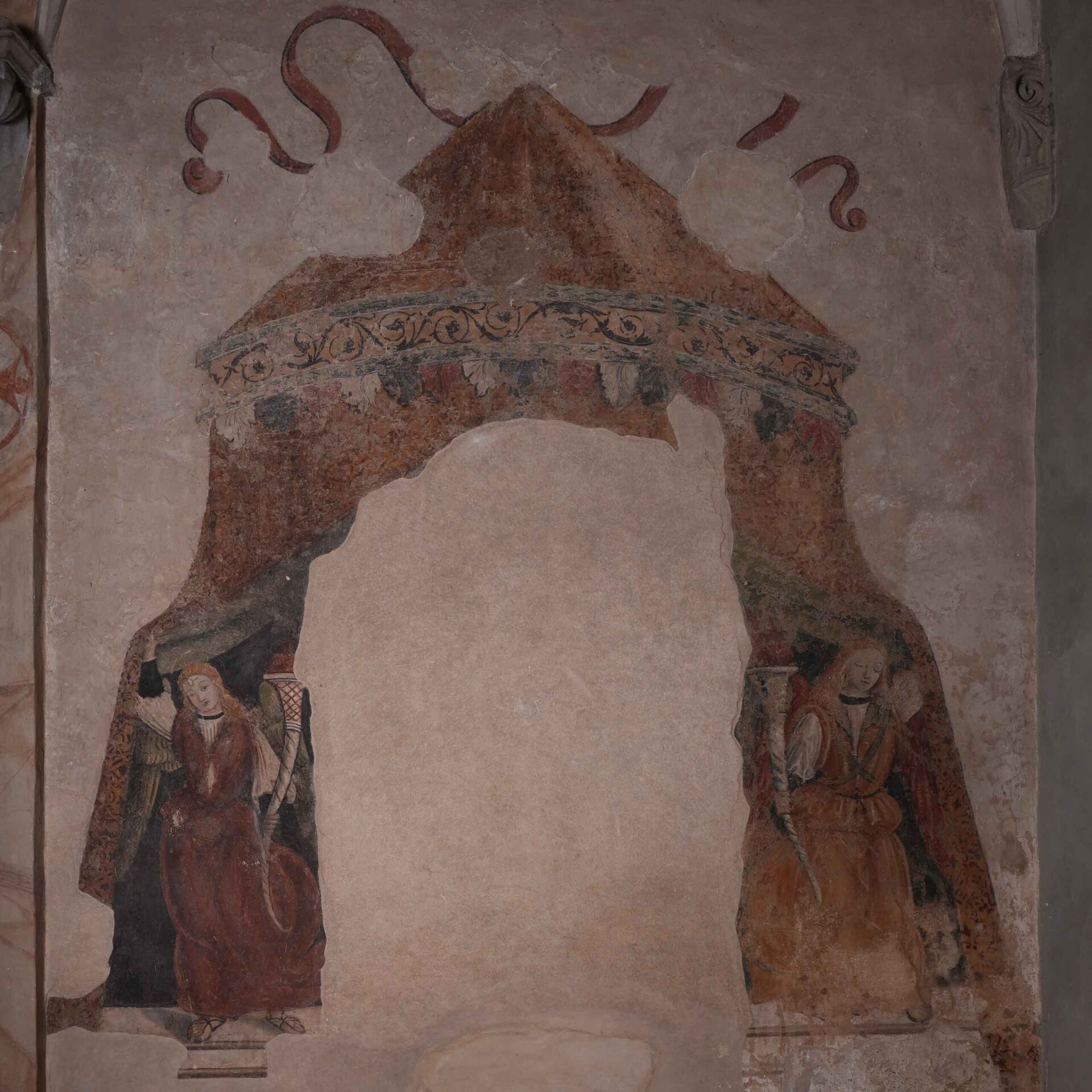 Tenda a padiglione con angeli reggicortina