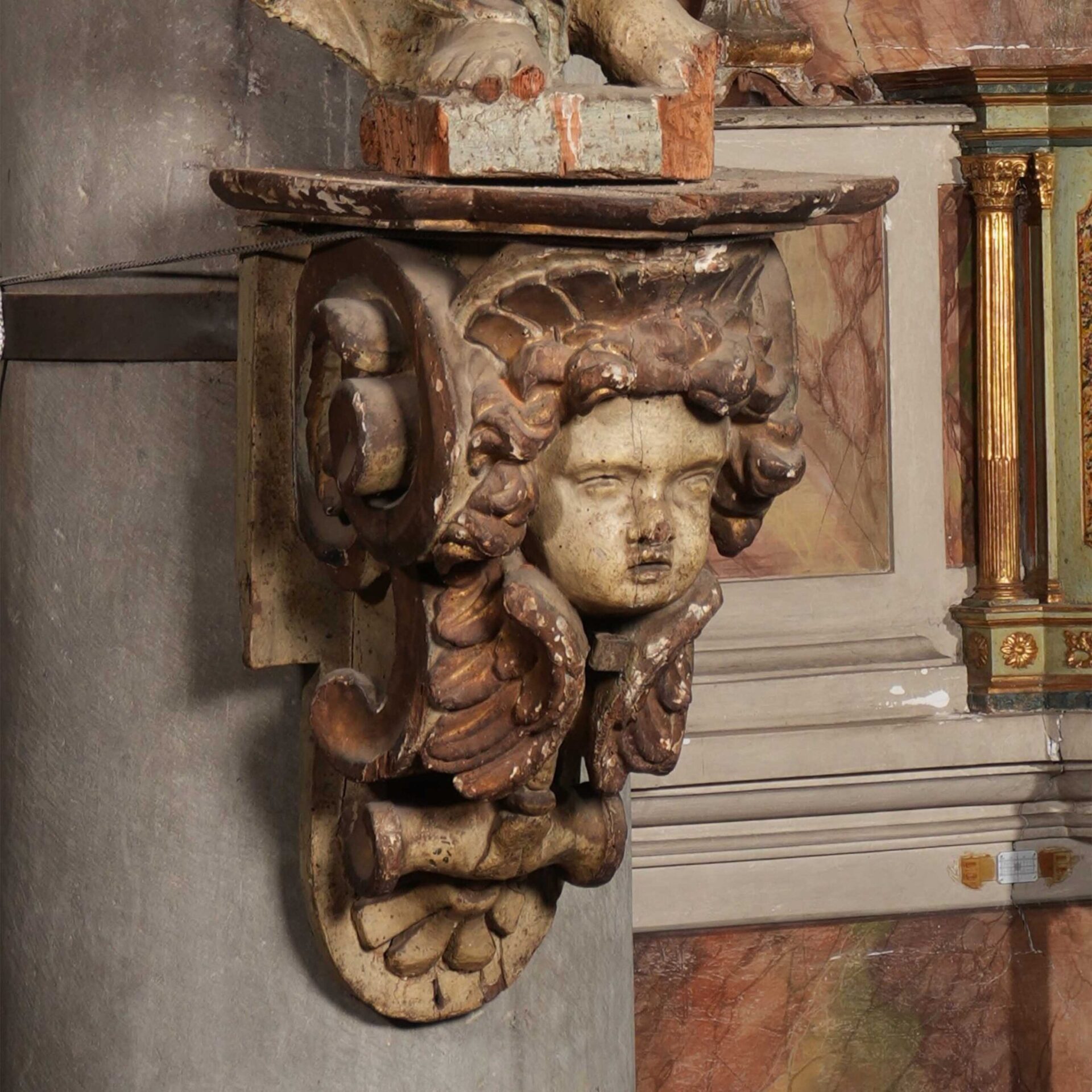 Mensola con mascherone