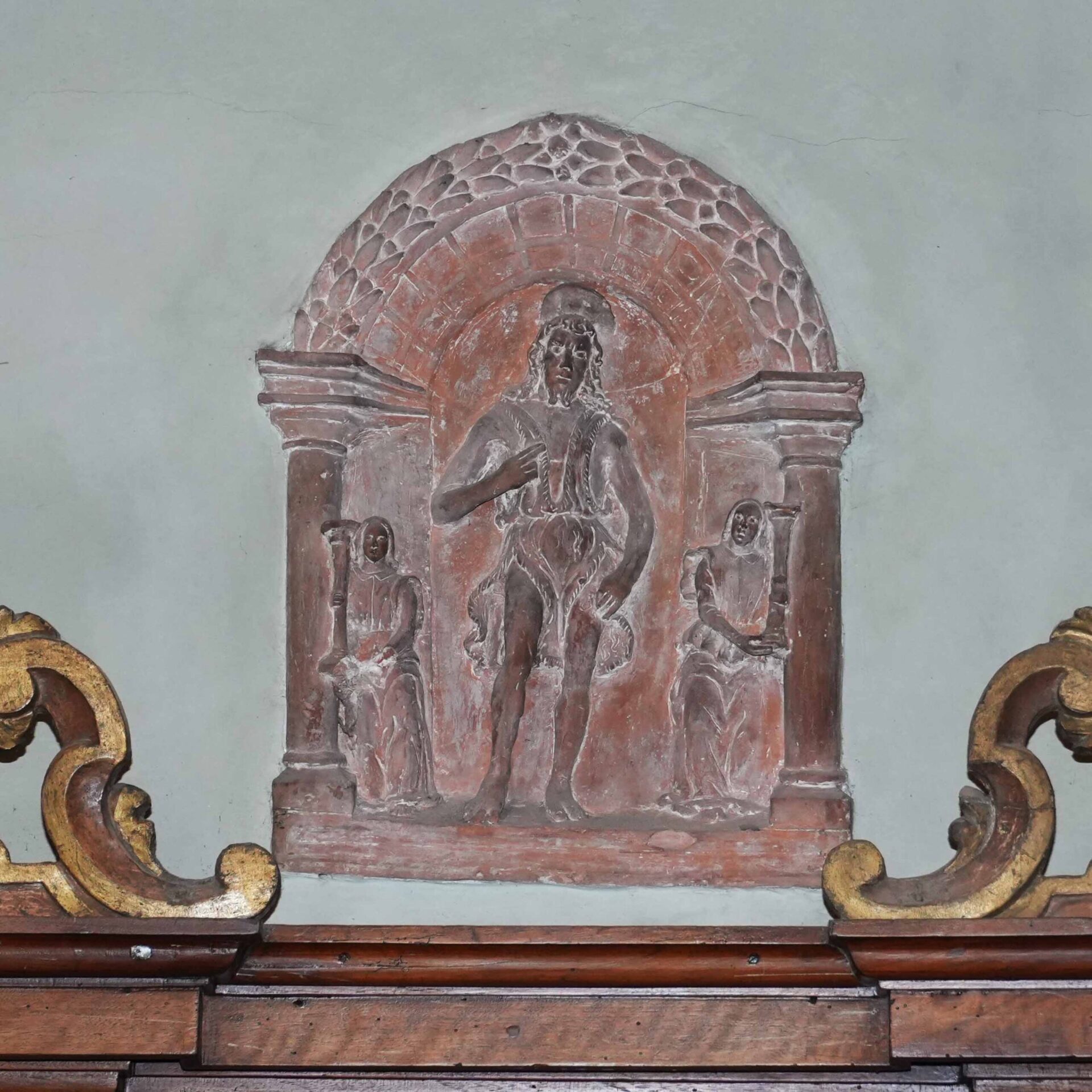 San Giovanni Battista fra due Angeli reggicero